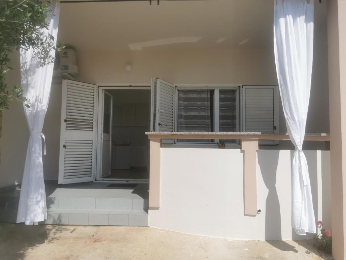 Apartments By The Sea Jakisnica, Pag - 21384 Lun  Exterior foto